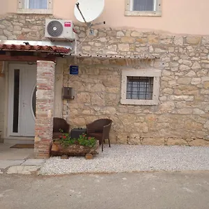 Apartman Lari, Vizinada